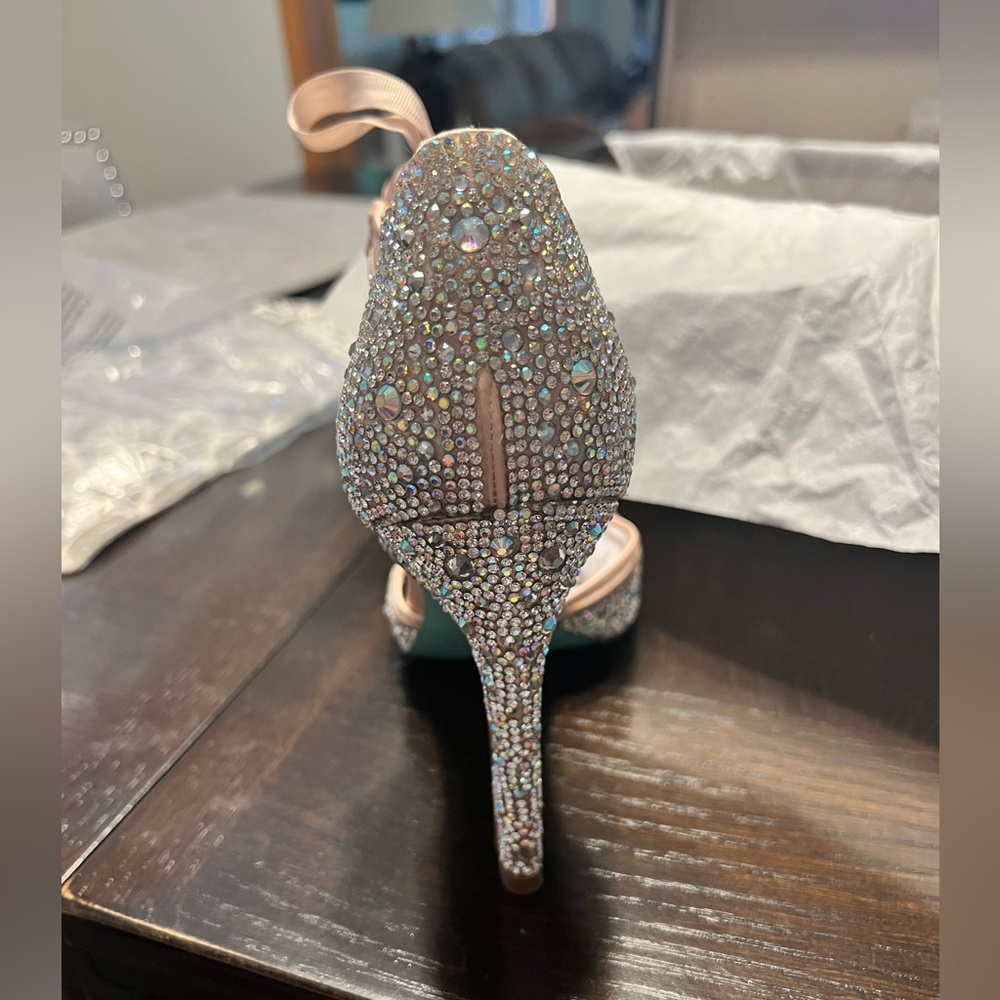 NEW Betsey Johnson Pumps - Picture 6 of 16
